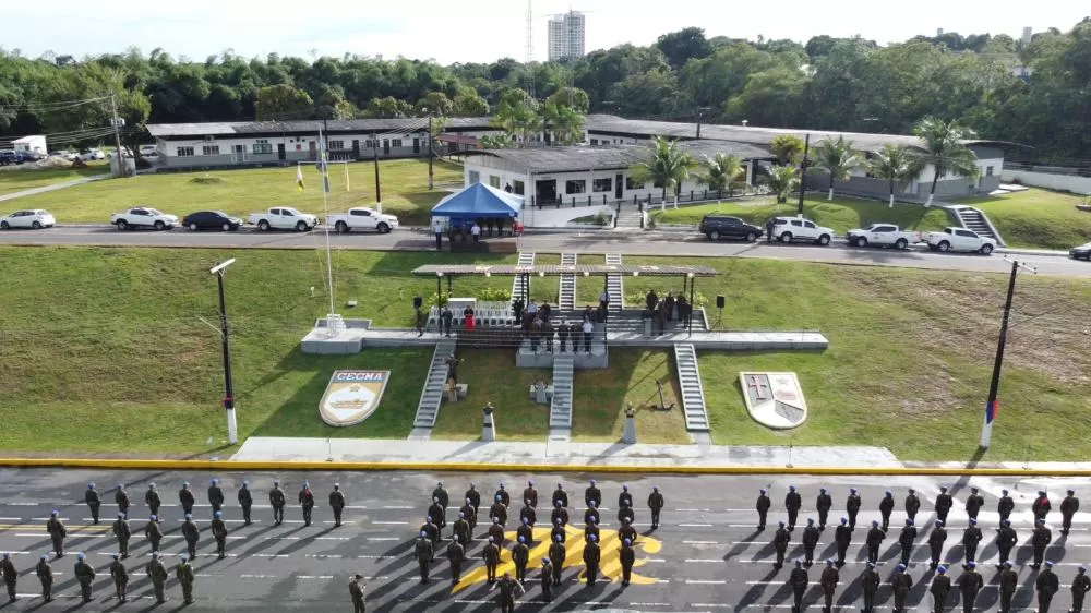 Na manhã de ontem (13), no Centro de Embarcações do Comando Militar da Amazônia (CECMA) foi realizada a formatura alusiva início do Curso de Navegação Fluvial.