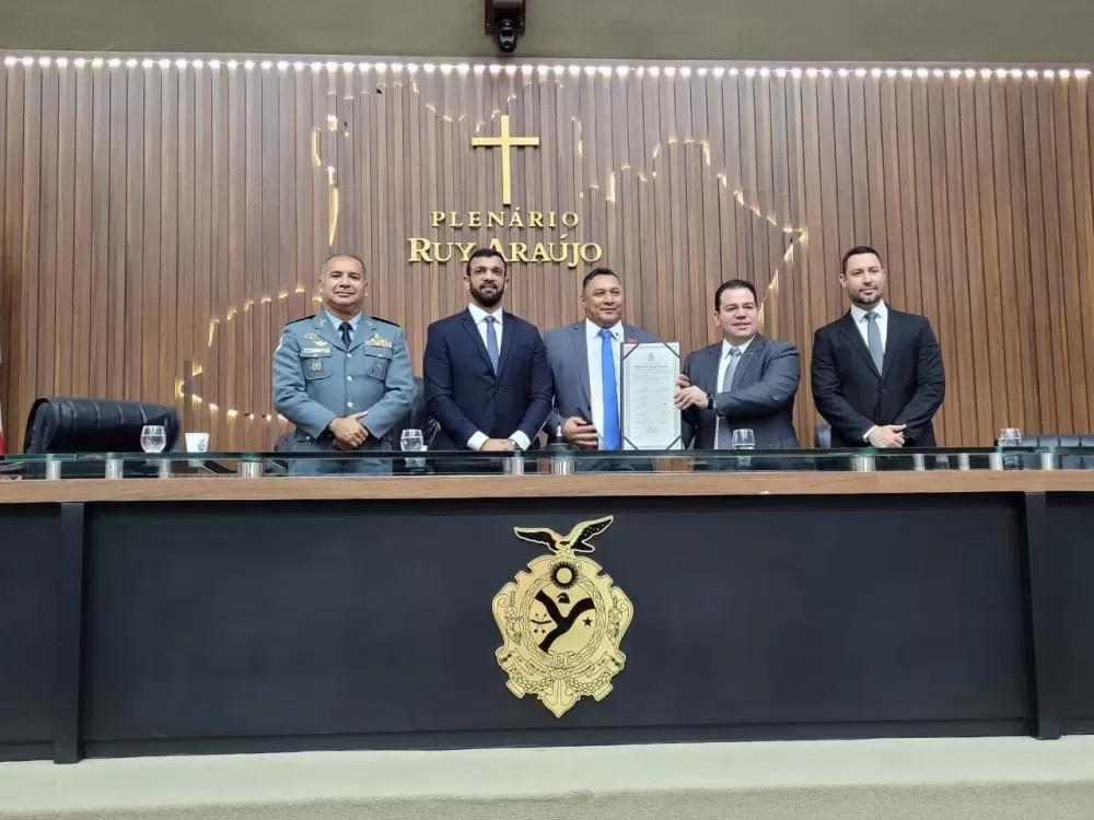 Sessão Especial na ALEAM: Prefeito de Japurá Recebe Medalha Ruy Araújo