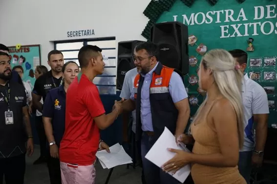 Governador Wilson Lima anuncia auxílio de R$ 30 mil para cada família atingida por incêndio em Nhamundá