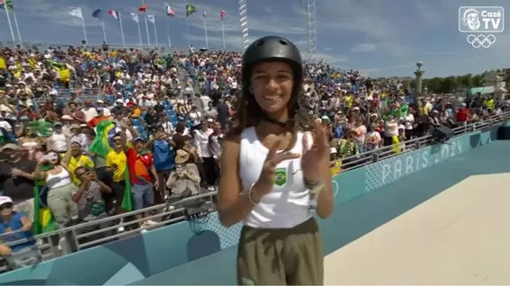 Olimpíadas 2024: Rayssa Leal manda mensagem religiosa em Libras; ato é proibido pelo COI