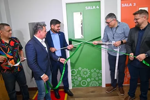 Governo do Amazonas entrega Stem Makerspace, laboratório de fabricação digital, em parceria com Samsu