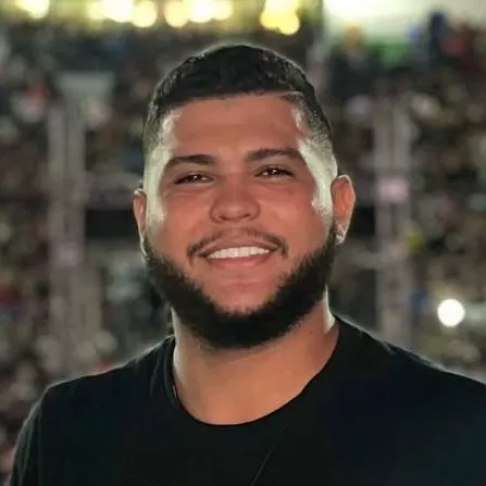 Polícia Civil divulga imagem de cantor suspeito de agredir companheira em Manaus