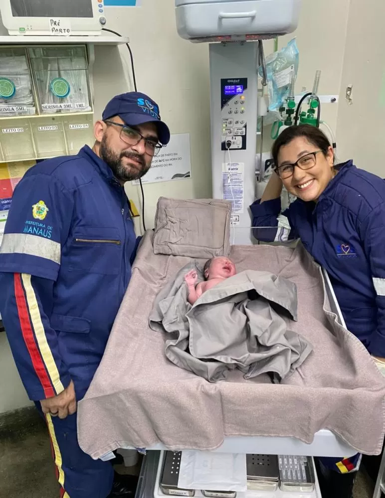 SOS Vida protagonizou um ato de heroísmo ao realizar um parto de emergência dentro de um veículo em via pública, na zona Norte de Manaus.