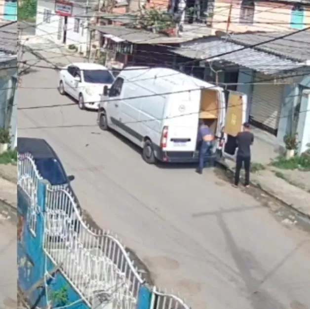 Dois trabalhadores são sequestrados em emboscada na zona Sul de Manaus; vítimas foram levadas no próprio carro