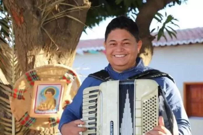 Cantor de forró morre, aos 52 anos, após passar mal