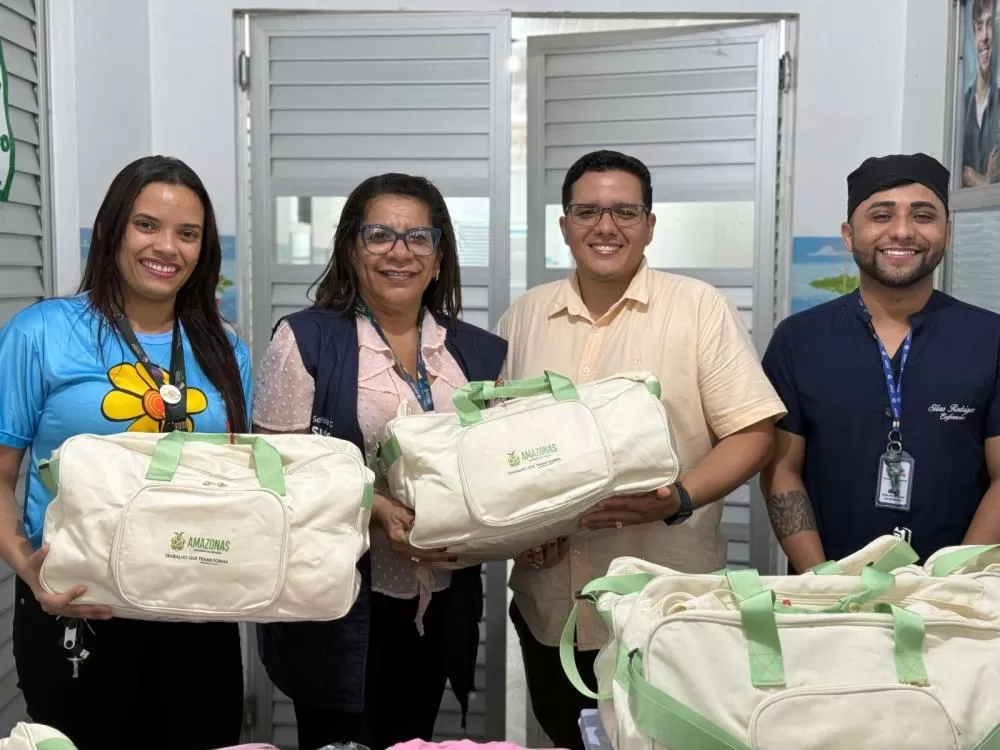 Governo do Amazonas entrega enxovais para mães em situação de vulnerabilidade em Tapauá