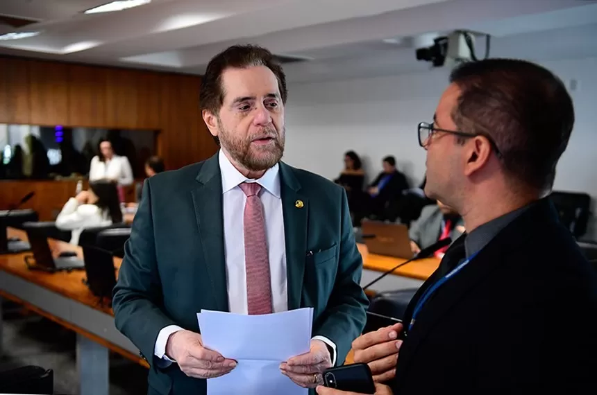 Vai à CAS projeto que obriga o SUS a distribuir cordões com girassóis