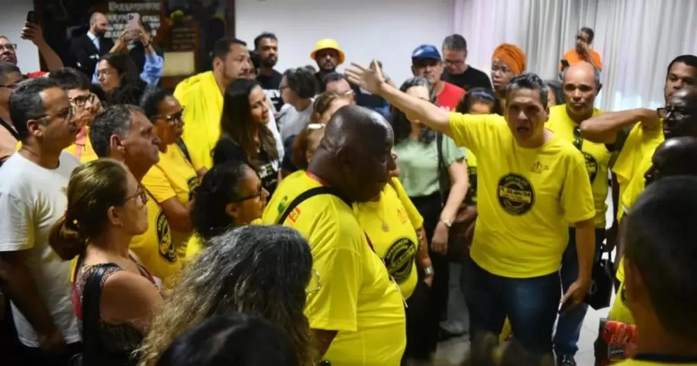 Sessão da AL-BA é cancelada após invasão de servidores do judiciário e PCCV segue sem previsão de votação 