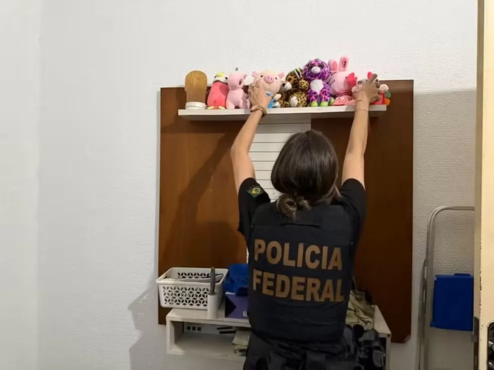Irmãos são presos durante operação da Polícia Federal contra abuso sexual infantil em Manaus