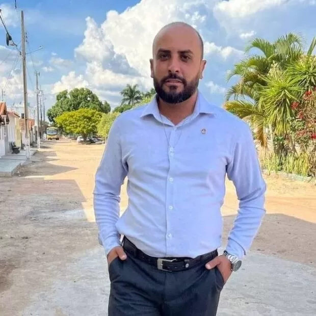 Vereador de MG se entrega à polícia após ser acusado de matar ex-noivo