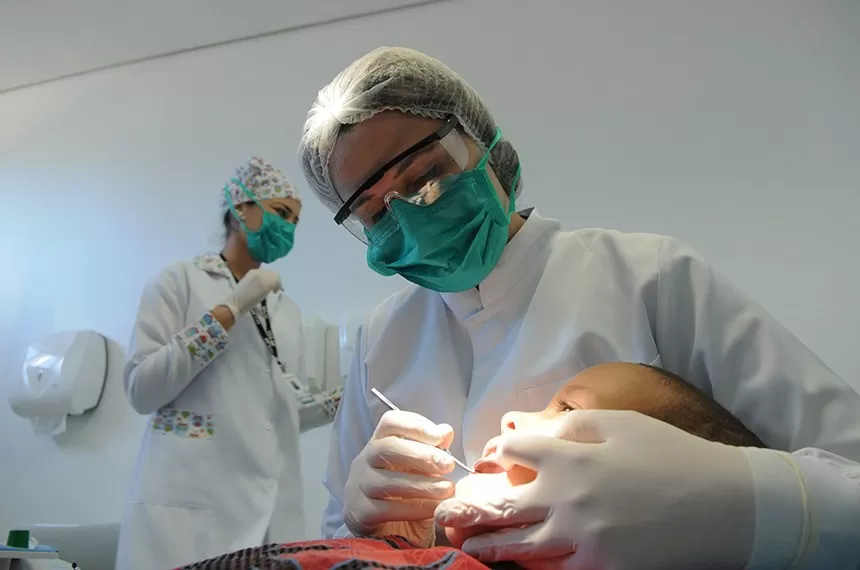 CAE pode votar aumento do piso salarial de médicos e dentistas na terça