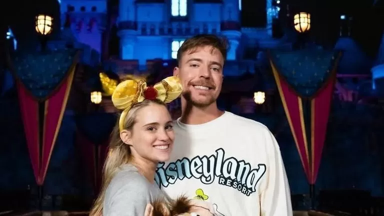 Influenciador Mr. Beast fecha parque da Disney para noiva e revela valor
