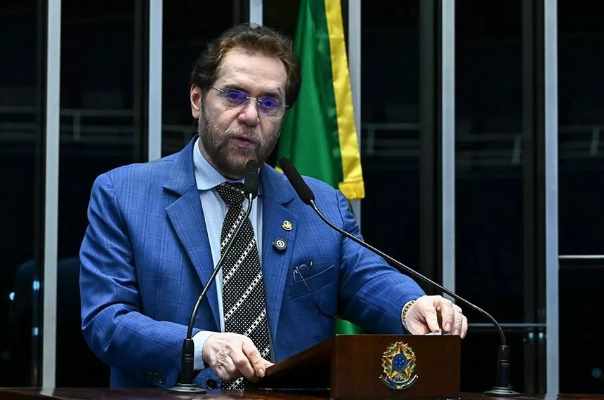 Senador Plínio Valério cobra rastreamento do câncer de mama pelo SUS a partir de 40 anos