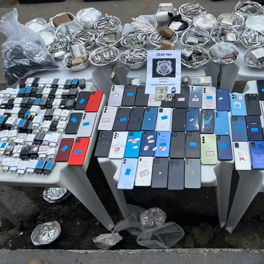 Operação mira quadrilha que usaria marmitas para entregar drogas e celulares em presídios do RJ