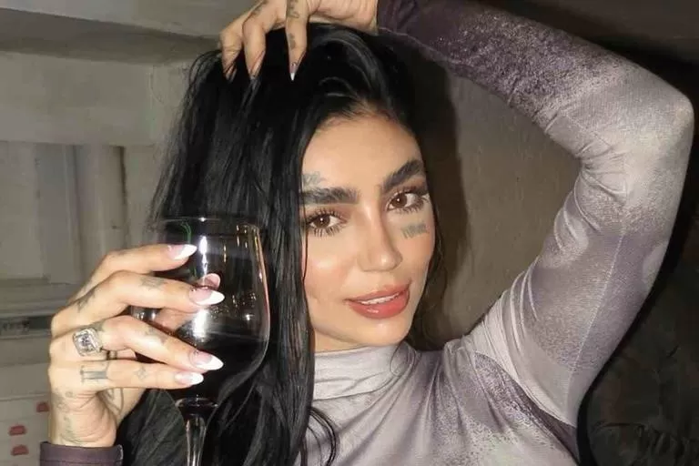 Influencer brasileira morre aos 31 anos após passar por cirurgia plástica na Turquia