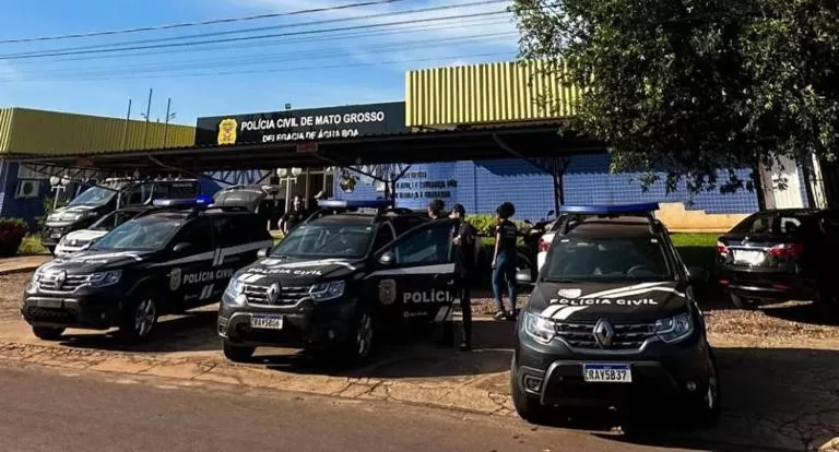 Namorada de adolescente que matou pais e irmão é apreendida por incentivo ao crime e por planejar assassinar a própria mãe