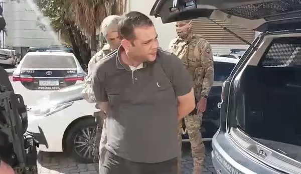 PM é preso com carro usado em comboio de milícia no Catiri; veículo estava clonado e tinha armas