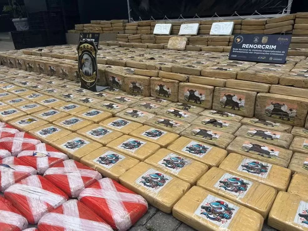 Homem é preso com 700 kg de cocaína em caminhão baú na zona sul de Manaus