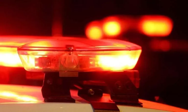 Funcionária de motel é atacada por suposto cliente em Araguari e consegue escapar após ser arrastada para suíte