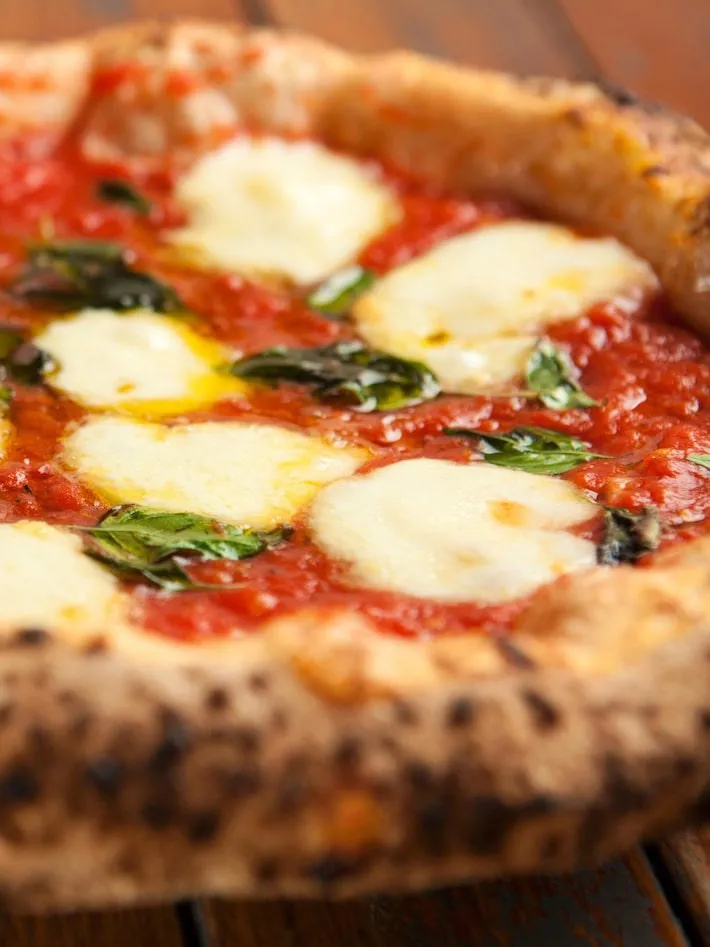 Mulher morre após comer pizza em São José dos Campos; sobrinho está internado