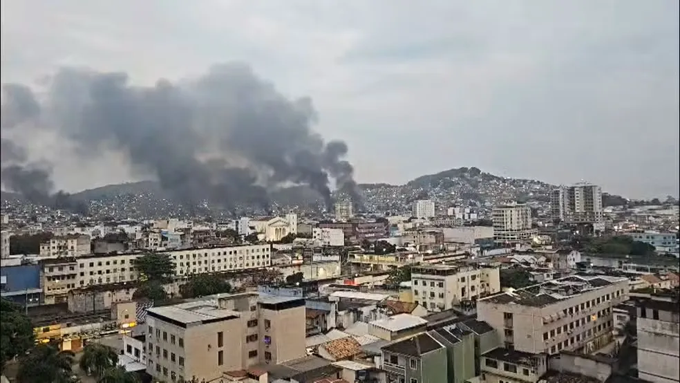 Mulher é feita refém por 26 criminosos durante megaoperação na Vila Cruzeiro